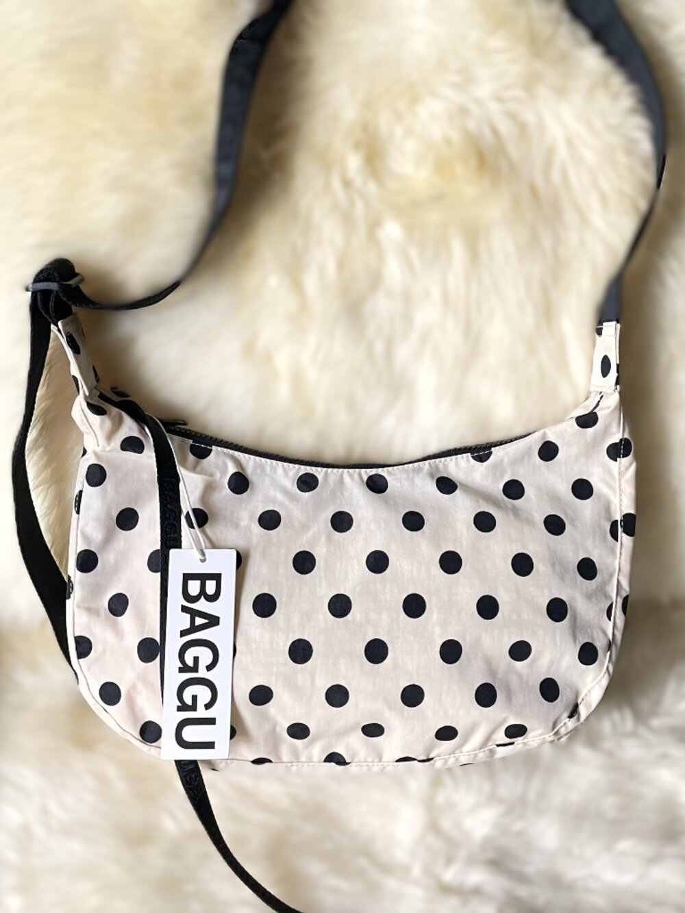 NWT Baggu Medium Crescent Bag - Cream w/ Black Polka Dot